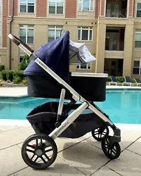 Uppababy Vista Stroller Used Blue, Very Clean, including a basinet!