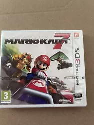 Vend le jeu Mario Kart 7 (Nintendo 3DS, 2011). Le jeu est neuf sous blister. Envoi en lettre suivie.