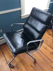 Here is a very nice Vintage Black Eames Softpad Chair, in good condition, aluminum and black leather.  This is a very...