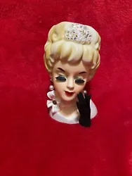 Add a touch of vintage charm to your collection with this stunning Enesco Lady Head Vase. The elegant blonde figure...