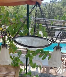 Belle suspension pâte de verre signé Degué art déco vasque et 3 tulipes. Juste à noter quelques égrènures sur le...