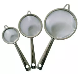 Ideal Strainer to use in your kitchen, great filter for tea, flour, oil and so on. Use to dust work surface for bread...