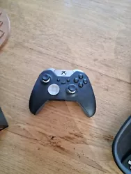 Microsoft Xbox Elite Manette de Jeu sans Fil pоur Xbox One - Noire. Boîte dorigine et accessoires sans le câble