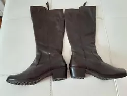 Ugg Womens SIZE 9.5 Brown Leather ZIP-UP Boots.
