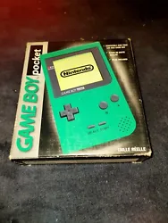 Console GameBoy Pocket Verte En Boîte Et Notice.  Très bon état général  Dautres photos sur simple demande.  Envoi...