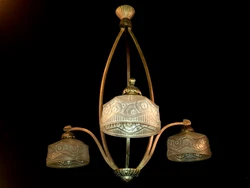 AVEC 3 TULIPES COUPES DECOR TYPIQUE STYLE MULLER. LES 3 TULIPES SONT INTACTES MINI EGRENURES CLASSIQUES AU COL....