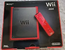 Nintendo Wii mini Console - Rouge   Console neuve jamais utilisé,  juste déballé pour pouvoir faire les photos pour...