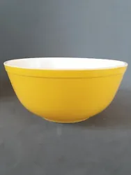 Vintage Pyrex Deep Yellow #403 Mixing bowl in excellent condition.   Capacity 2.5 quarts.   Domestic shipping from $9 ...