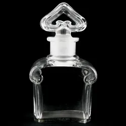 Rare, superbe flacon à parfum ancien par Cristallerie de Baccarat pour Guerlaîn. Modèle en cristal, bouchon en...