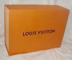 GRANDE BOITE HAUTE VIDE LOUIS VUITTON. Signature Louis Vuitton sur la boite.