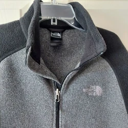 Full Zipper Fleece Jacket. 2 Front Zipper Pockets. THE NORTH FACE.