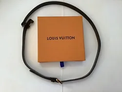 bandouliere Seule pour sac musette Louis Vuitton, modèle destiné au sac damier ébène.Je ne vends pas le sac...