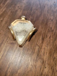 Ancienne broche ART DECO métal et lucite plexiglas FLEURS. 3 cm