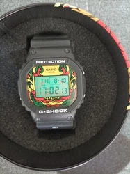 Neuf avec étiquettes, full set sold out jamais portée    Gshock square LE Limited edition Brésil dw5600 dw5600kh...
