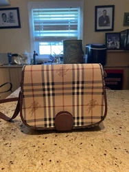 vintage burberry shoulder bag. Condition is Pre-owned. Shipped with USPS Priority Mail.
