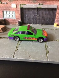 1996 Hot Wheels Heat Fleat police car loose. Near mint. Please see pictures for overall condition.