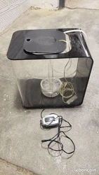 Aquarium BIORB FLOW de 15 litres livré avec pompe a air, cailloux,et transfo quelques traces d usures et fines rayures.