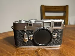 This Leica was never repaired or had a CLA done on it, resulting in the L seal still being intact. STILL HAS L SEAL...