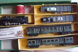 1 train HO electrique trafic jouef avec locomotive + 8 wagons transports de marchandises. 1 train HOrnby acho avec...