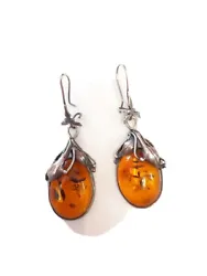 Boucles doreilles pendantes ambre bijoux style anciens légère à porter marron.