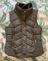 TU Ladies Size 12 Full Zip & popper Gilet With a Fur Collar Brown. In great condition, the bottom popper won’t fasten...