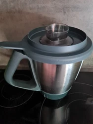 Vend mon 2eme Bol Thermomix Tm5.  Très peu utilisé , pas de marques de choc dans le Bol ni à lextérieur  Bol ,...