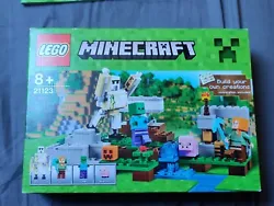 Bonjour, Je mets en vente le Set 21123 LE GOLEM DE FER Lego Minecraft. Il est complet avec sa Boîte et sa notice....
