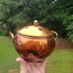 Vintage Copper Potpourri Simmering Pot With Handles Lid Holes Knob Rustic Decor.  This pretty copper pot is pre loved...