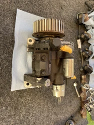 Pompe Injection SIEMENS - RENAULT CLIO III (3) 1.5L DCI - Référence : 8200821181. En bon état de...