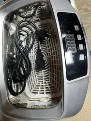Central machinery ultrasonic cleaner. This cleaner has been used, but as you can see from the pictures, it’s in great...