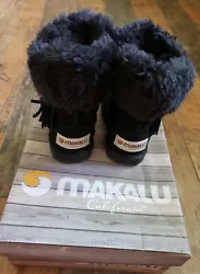Toddler Girls Size 6 Makalu Faux-Fur Lined Boots. Shell step out in cozy cool-weather style with the Makalu Infant...