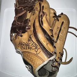 Adidas Baseball Glove 11.5 inches. Don’t send offer or place bid if you have an issue with the shipping fee.
