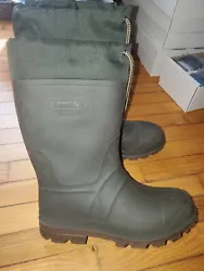 Kamik Boots Size 8 Insulated Drawstring Top, removable felt insulation  Boots have very light scuffing on the insides,...