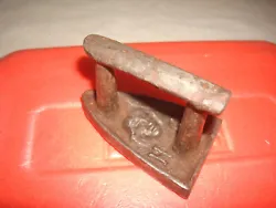Tête de Christ nette, et HC. Ce type de fer très ancien était souvent utilisé dans les couvents. 3,8 cm par 6 cm et...