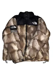 This is a supreme north face collab from 2015 ish? I’m not sure the exact year. I have owned this jacket for 7-8...