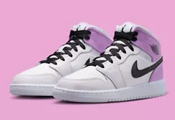 Color : Barely Grape/Black-White. Shoes are new and unaffected. Year of Release : 2022.