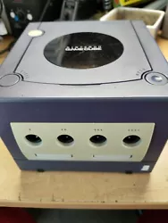 GameCube Violette.  Console en bon état, testée et fonctionnelle Vendue sans manettes
