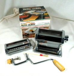 Only used this once, so still in SUPER CLEAN like new condition! Adjustable rollers allows you to make spaghetti,...