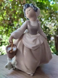 Pièce unique, réalisée de manière artisanale par les artistes LLADRO. Lladro est un leader mondial de la porcelaine...