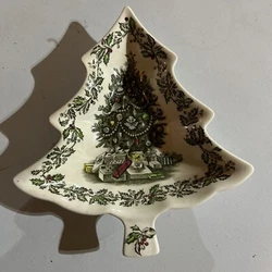 This Johnson Brothers Merry Christmas candy dish is the perfect addition to your holiday decor. The 8