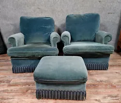 Design des années 70 par JEAN PREVOST: paire de fauteuils crapaud + pouf en velours de Gêne.
