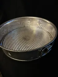 Pampered Chef Springform Pan Silver Metal 9” Dia Rnd Pan W/ Bundt Pan Insert. 3 items in set, springform outside pan,...