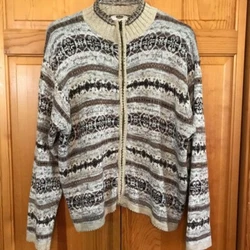 Bust 22” flat across, Length 23”. Very good preowned condition. Great looking cardigan!