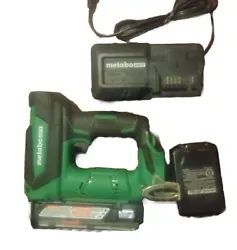 Pin Nailer Kit is perfect for those who are always on the go. With its Lithium-Ion (Li-Ion) battery technology and...