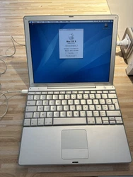Apple MacBook G4 12 Pouces. Bon état général,Évidemment la batterie est hs.Le crochet de fermeture de l’écran a...