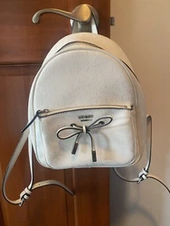 Made in Cambodia, this bag is a great choice for those who want a high-quality and fashionable accessory. This Guess...