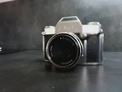 Exa II is a 35mm film SLR camera made by Ihagee Kamerawerk allemagne de lest.Appareil photo rare , fonctionnement non...