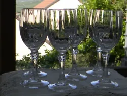 Lot de 6 verres à vin blanc en cristal dARQUES. Modèle Comtesse. Contenance : 11 cl. Hauteur : 14,6 cm.
