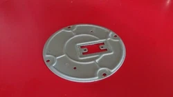 Plate in good shape, sold with 2 screws wich are differnet from the original, in order to attach the plate on the tone...