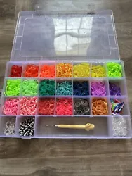 Rainbow Loom Kit, Includes S clips and C clips, includes chains, 21 colors, Includes hook, includes case.